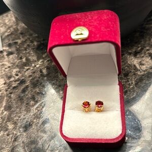 18kt Gold setting 1/2 carat Garnett stone